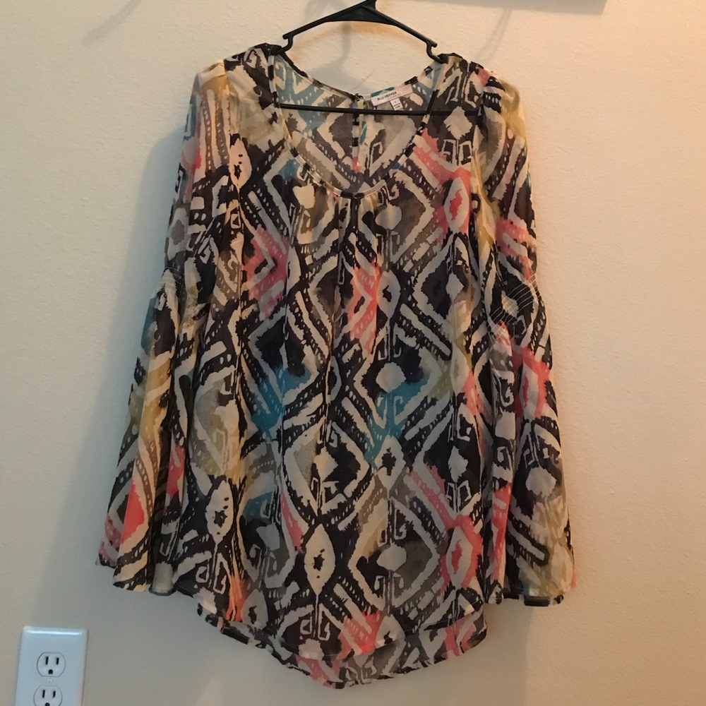Blu Pepper bell-sleeved blouse